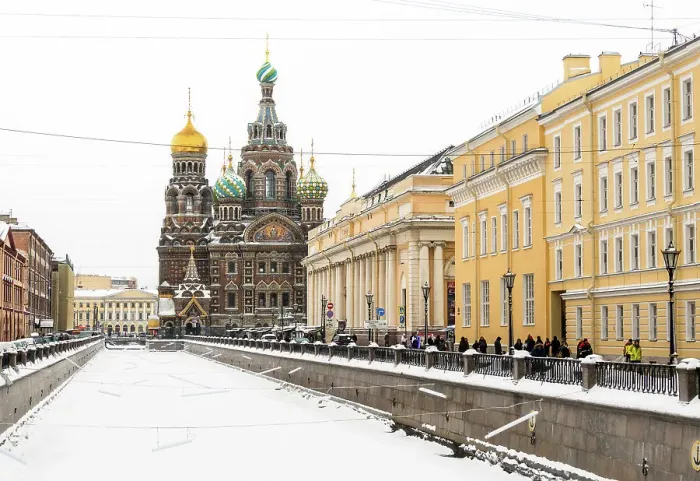 Framed Print : Cathedral Savior on the Spilled Blood (Khram Spasa na Krovi) on Griboedov Canal in winter, Saint Petersburg, Russia Framed Print : Cathedral Savior on the Spilled Blood (Khram Spasa na Krovi) on Griboedov Canal in winter, Saint Petersburg, Russia