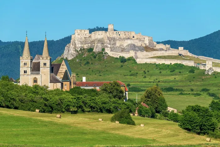 Framed Print : Cathedral of St Martin (Katedrala svateho Martina) with Spis Castle (Spissky hrad) in the background, Spisske Podhradie, Presov, Slovakia