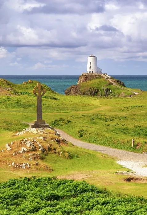 Framed Print : Celtic cross and Twr Mawr lighthouse on Llanddwyn Island in Anglesey, Wales Framed Print : Celtic cross and Twr Mawr lighthouse on Llanddwyn Island in Anglesey, Wales