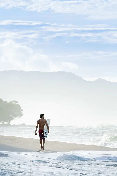 Central America, Costa Rica, Puntarenas, Nicoya peninsula, a male surfer on a beach