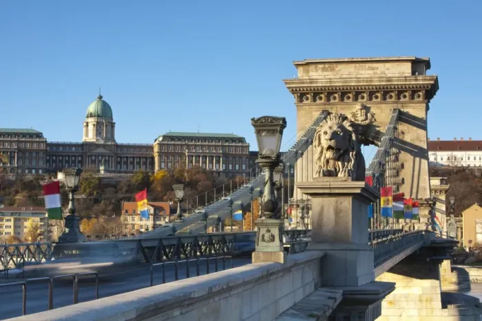 Framed Print : Chain Bridge & Royal Palace on Castle Hill, Budapest, Hungary Framed Print : Chain Bridge & Royal Palace on Castle Hill, Budapest, Hungary