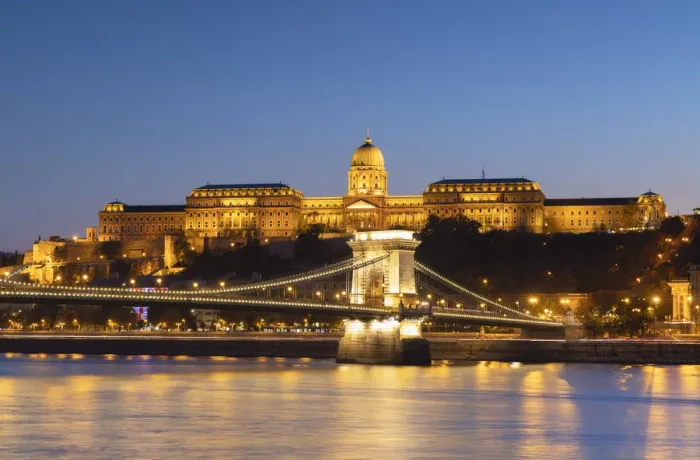 Framed Print : Chain Bridge (Szechenyi Bridge), Buda Castle and River Danube at dusk, Budapest, Hungary Framed Print : Chain Bridge (Szechenyi Bridge), Buda Castle and River Danube at dusk, Budapest, Hungary