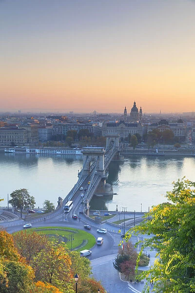 Chain Bridge (Szechenyi Bridge) and River Danube at sunrise, Budapest, Hungary