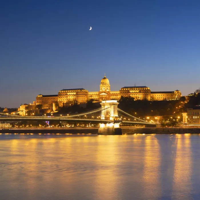 Framed Print : Chain Bridge (Szechenyi Lanchid) and Buda Castle at dusk, Budapest, Hungary Framed Print : Chain Bridge (Szechenyi Lanchid) and Buda Castle at dusk, Budapest, Hungary