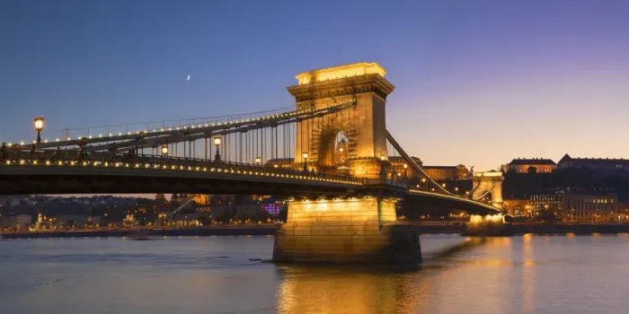 Framed Print : Chain Bridge (Szechenyi Lanchid) at dusk, Budapest, Hungary Framed Print : Chain Bridge (Szechenyi Lanchid) at dusk, Budapest, Hungary
