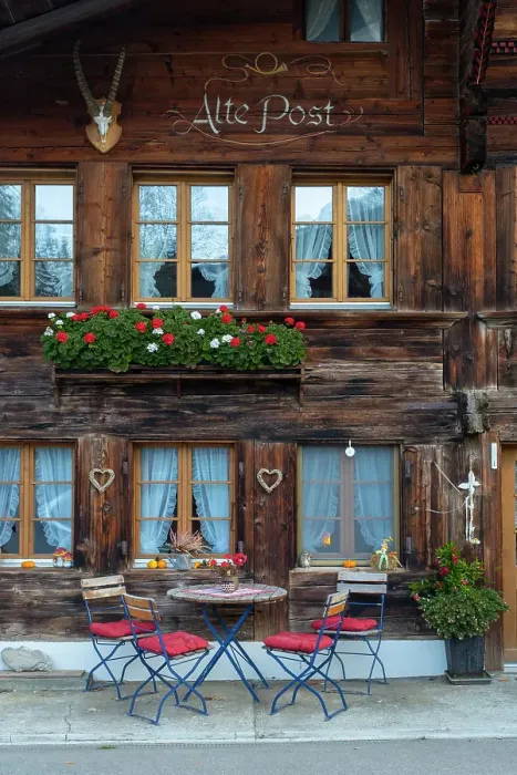 Framed Print : Chalet in Gsteig bei Gstaad, Berner Oberland, Switzerland Framed Print : Chalet in Gsteig bei Gstaad, Berner Oberland, Switzerland