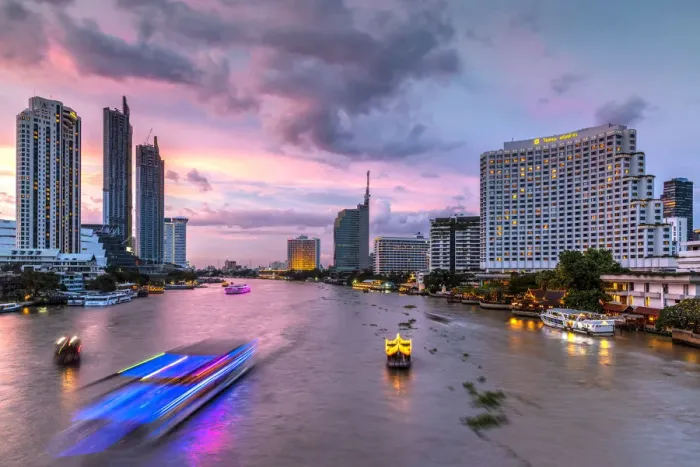 Framed Print : Chao Phraya River and city skyline, Bangkok, Thailand