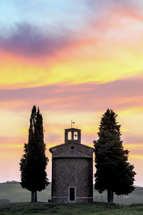 Framed Print : The Chapel of Madonna di Vitaleta at sunset. Val d'Orcia, near San Quirico d'Orcia, Tuscany, Italy Framed Print : The Chapel of Madonna di Vitaleta at sunset. Val d'Orcia, near San Quirico d'Orcia, Tuscany, Italy