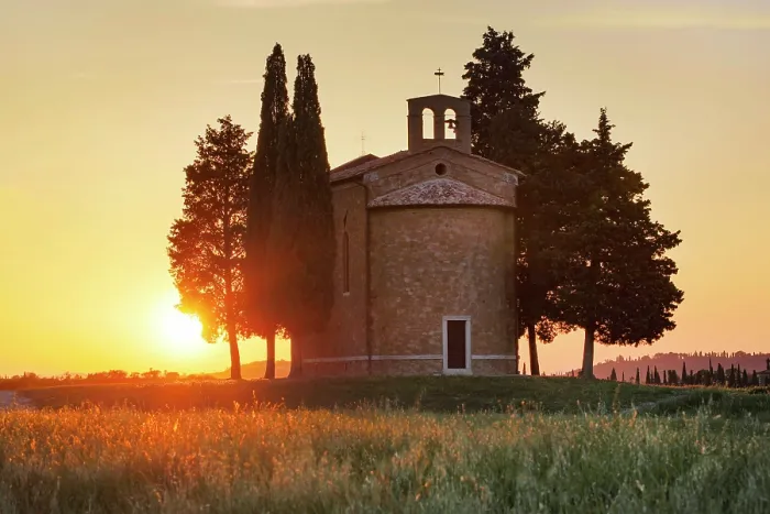 Framed Print : The Chapel of Madonna di Vitaleta at sunset. Val d'Orcia, near San Quirico d'Orcia, Tuscany, Italy Framed Print : The Chapel of Madonna di Vitaleta at sunset. Val d'Orcia, near San Quirico d'Orcia, Tuscany, Italy