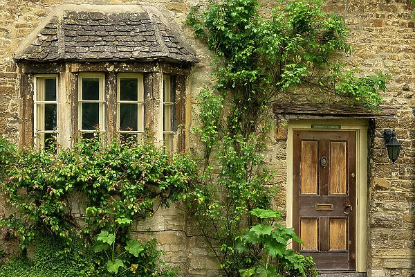 Characterful Cotswolds housefront in Burford, Oxfordshire, England. Spring (May) 2019