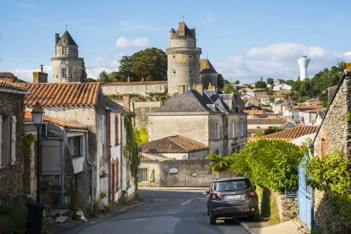 Framed Print : Chateau, Apremont, Vendee, France