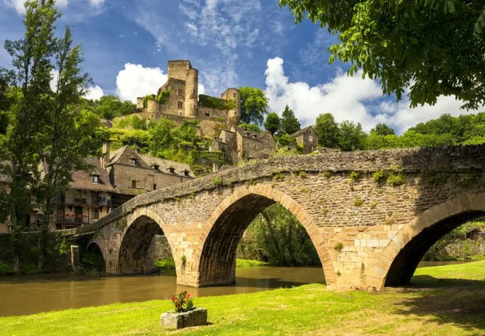 Framed Print : Chateau Belcastel & 15th Century Bridge over Aveyron River, Belcastel, Occitanie, France Framed Print : Chateau Belcastel & 15th Century Bridge over Aveyron River, Belcastel, Occitanie, France