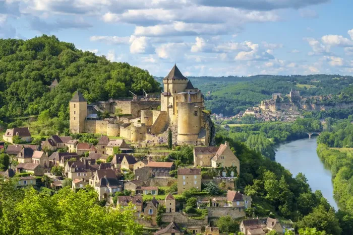 Framed Print : Chateau de Castelnaud castle and village, Castelnaud-la-Chapelle, Dordogne Department