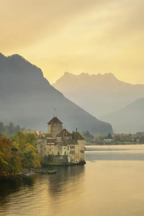 Framed Print : Chateau de Chillon, Dents du Midi & Lake Geneva (Lac Leman), Vaud, Switzerland Framed Print : Chateau de Chillon, Dents du Midi & Lake Geneva (Lac Leman), Vaud, Switzerland