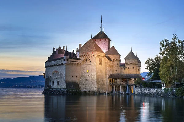Chateau de Chillon on the shores of Lake Geneva (French: Lac LA man) after sunset, Veytaux