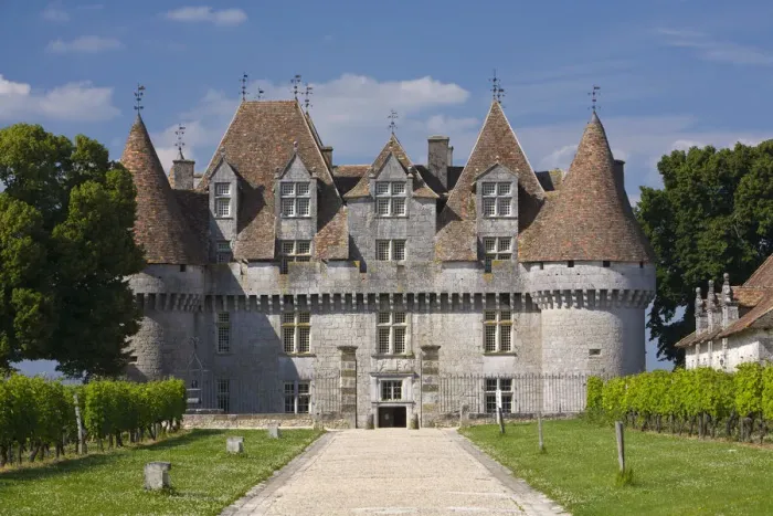 Framed Print : Chateau de Monbazillac, Dordogne, France Framed Print : Chateau de Monbazillac, Dordogne, France