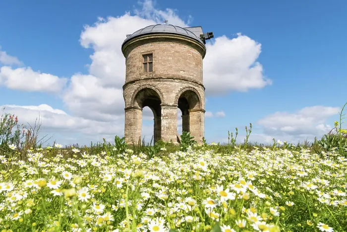 Framed Print : Chesterton Windmill, a 17th century cylindric stone tower windmill with an arched base, located outside the village of Chesterton, Warwickshire, England Framed Print : Chesterton Windmill, a 17th century cylindric stone tower windmill with an arched base, located outside the village of Chesterton, Warwickshire, England