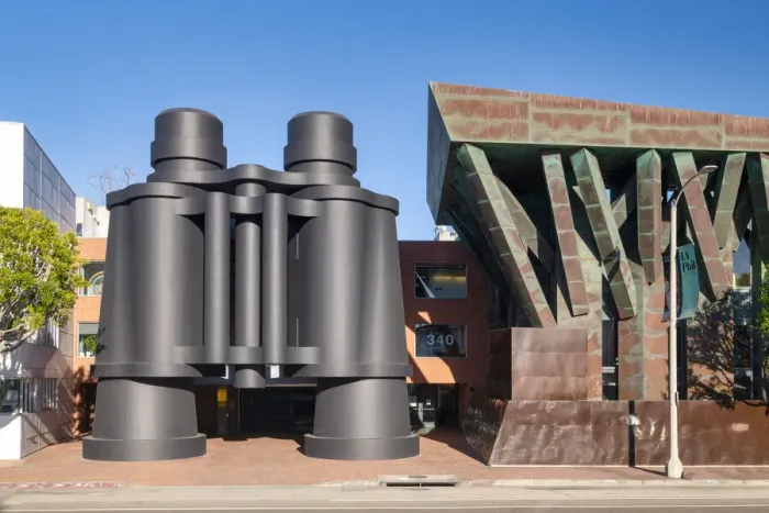 Framed Print : Chiat / Day Building by Frank Gehry, Venice Beach, Los Angeles, California, USA Framed Print : Chiat / Day Building by Frank Gehry, Venice Beach, Los Angeles, California, USA