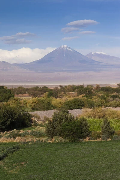 Chile, Atacama Desert, San Pedro de Atacama, view of the Volcan Chacabuco volcano