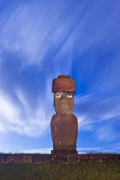 Chile, Rapa Nui, Easter Island, Moai statue Ahu Ko Te riku