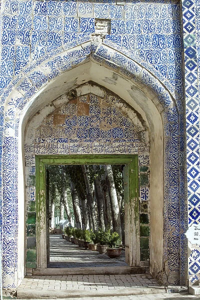 China, Xinjiang, Kashgar. Entrance door to Abakh Khoja mausoleum