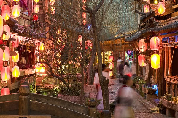 China, Yunnan Province, Lijiang, Old Town, Xinhua Jie restaurant street, red lanterns