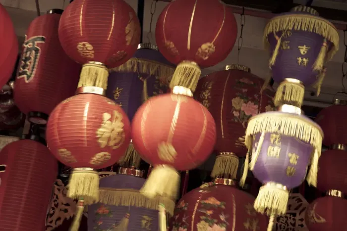 Framed Print : Chinese lanterns in shop front, China Town, Singapore