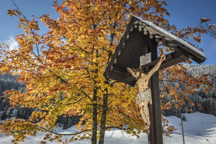 Framed Print : Christian wayside cross in Innervillgraten, Villgraten valley, East Tyrol, Austria