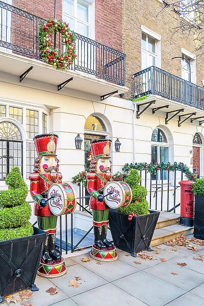 Christmas decorations, Knightsbridge, London, England, UK