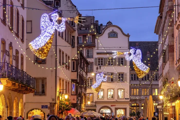 Framed Print : The Christmas market, decorations and illuminations, Merciere street and the cathedral. Strasbourg, Alsace, Bas-Rhin, France Framed Print : The Christmas market, decorations and illuminations, Merciere street and the cathedral. Strasbourg, Alsace, Bas-Rhin, France