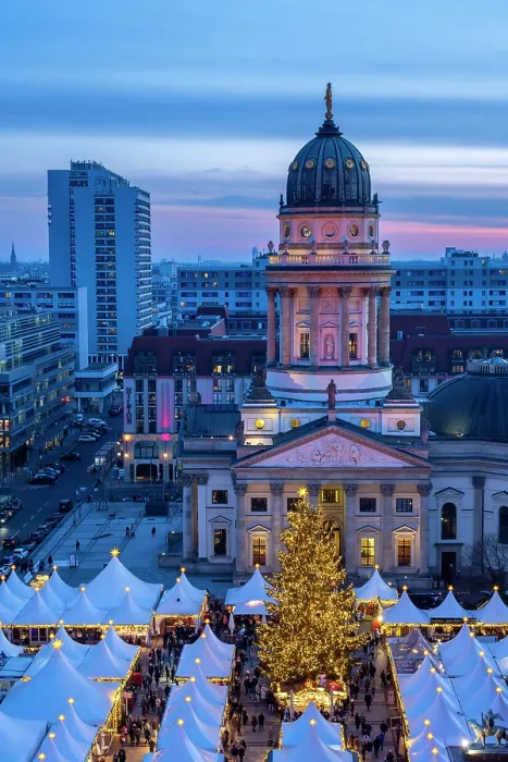 Framed Print : Christmas Market & the Deutscher Dom, Gendarmenmarkt, Berlin, Germany Framed Print : Christmas Market & the Deutscher Dom, Gendarmenmarkt, Berlin, Germany