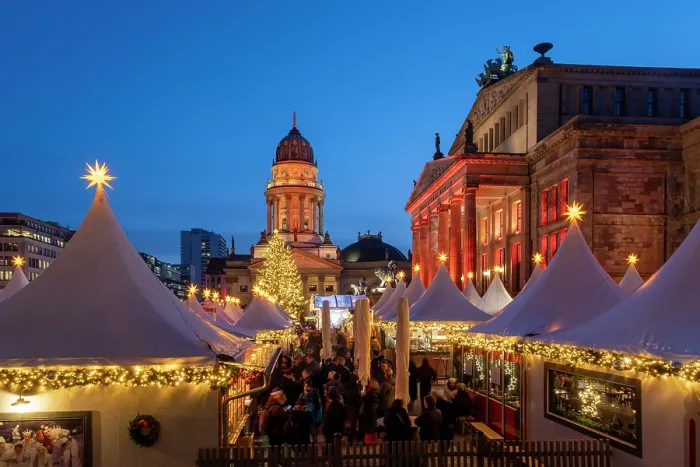 Framed Print : Christmas Market & the Deutscher Dom, Gendarmenmarkt, Berlin, Germany Framed Print : Christmas Market & the Deutscher Dom, Gendarmenmarkt, Berlin, Germany
