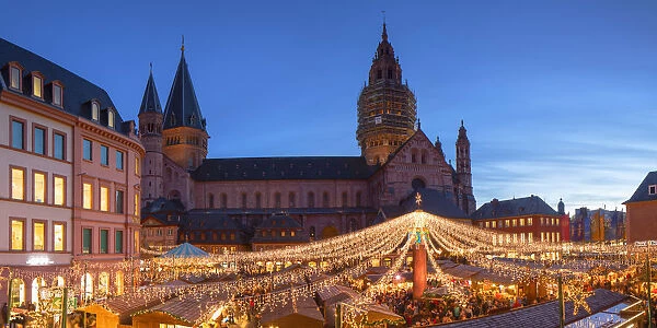Christmas Market at dusk, Mainz, Rhineland-Palatinate, Germany