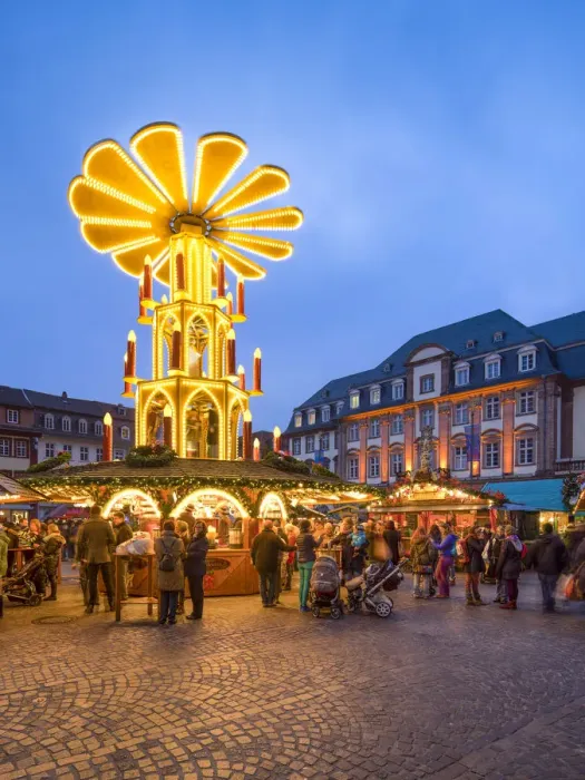 Framed Print : Christmas market at the market place in Heidelberg, Baden-Wurttemberg, Germany Framed Print : Christmas market at the market place in Heidelberg, Baden-Wurttemberg, Germany