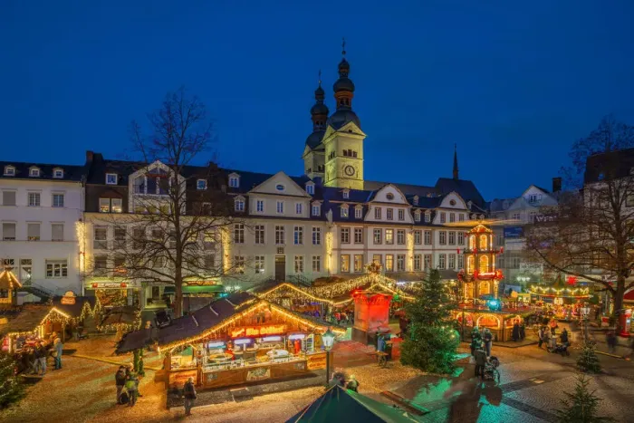 Framed Print : Christmas market at Am Plan with Liebfrauenkirche, Koblenz, Rhineland-Palatinate, Germany