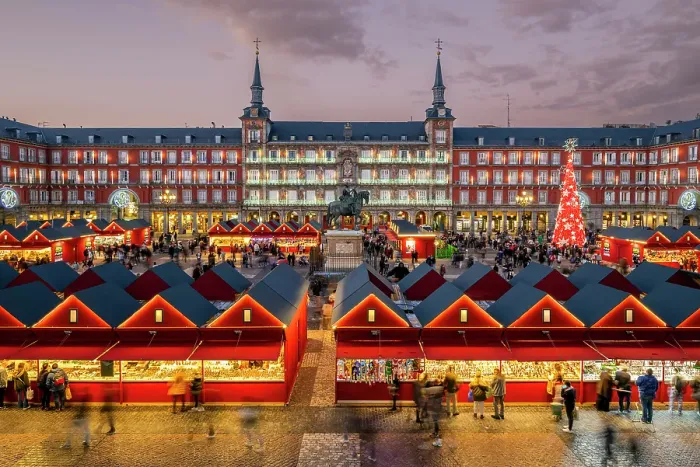 Framed Print : Christmas market in Plaza Mayor, Madrid, Spain Framed Print : Christmas market in Plaza Mayor, Madrid, Spain