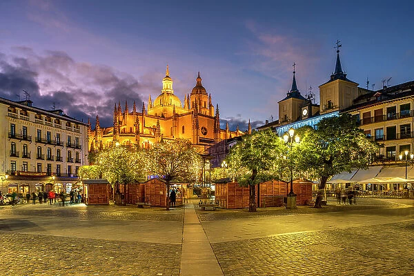 Christmas market, Plaza Mayor, Segovia, Castile and Leon, Spain