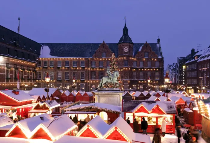 Framed Print : Christmas Market in front of the Town Hall, Dusseldorf, North Rhine Westphalia, Germany Framed Print : Christmas Market in front of the Town Hall, Dusseldorf, North Rhine Westphalia, Germany