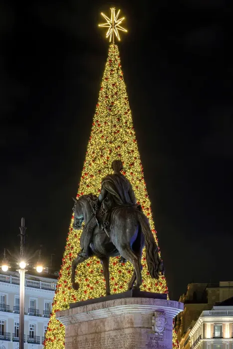 Framed Print : Christmas tree in Puerta del Sol, Madrid, Spain Framed Print : Christmas tree in Puerta del Sol, Madrid, Spain