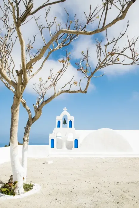 Framed Print : A church in Oia, Santorini, Greece