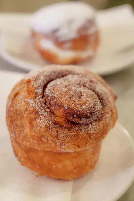 Framed Print : Cinnamon Bun at Tatte Cafe, Historic Beacon Hill Boston, Massachusetts, USA