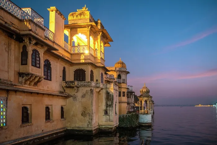 Framed Print : City Palace and Lake Pichola at dusk, Udaipur, Rajasthan, India Framed Print : City Palace and Lake Pichola at dusk, Udaipur, Rajasthan, India
