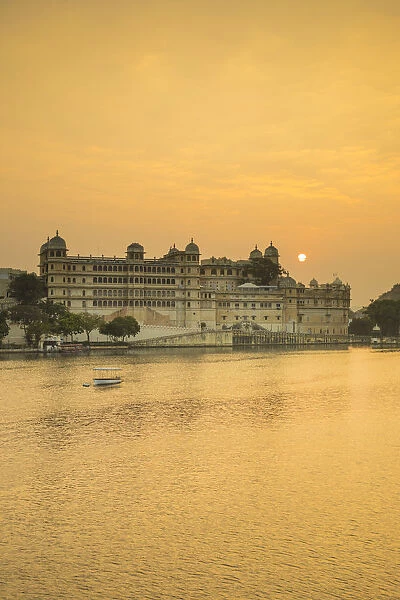 City Palace & Lake Pichola, Udaipur, Rajasthan, India