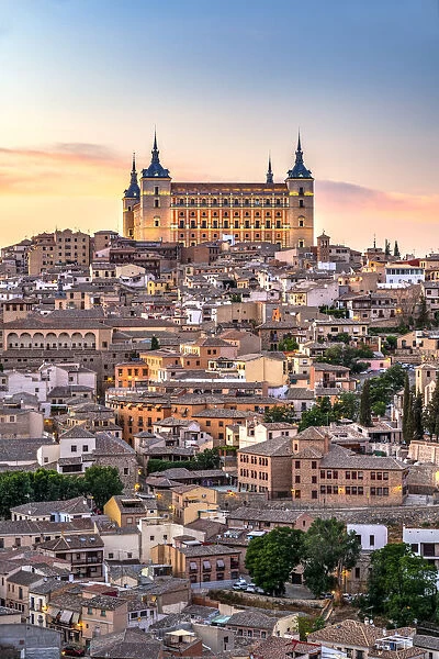 City skyline with Alcazar at sunset, Toledo, Castile-La Mancha, Spain