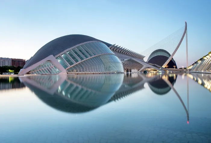 Framed Print : The Ciudad de los artes y ciencias (City of Arts and Sciences) reflecting in a shallow pool of water at dawn, Valencia, Spain Framed Print : The Ciudad de los artes y ciencias (City of Arts and Sciences) reflecting in a shallow pool of water at dawn, Valencia, Spain