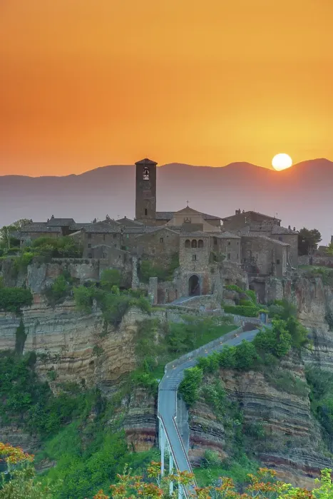 Framed Print : Civita di Bagnoregio perched on the top of a hill near Orvieto, Tuscany, Italy Framed Print : Civita di Bagnoregio perched on the top of a hill near Orvieto, Tuscany, Italy