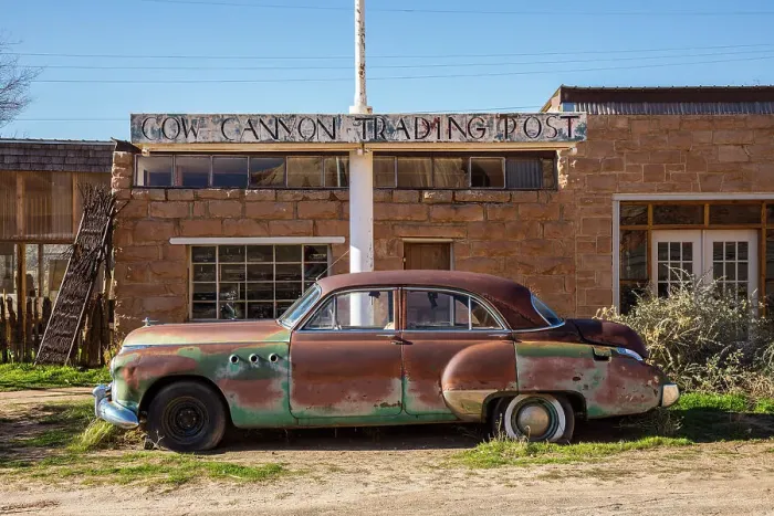 Framed Print : Classic 50's car, Cow Canyon Trading post, Bluff, Utah, USA