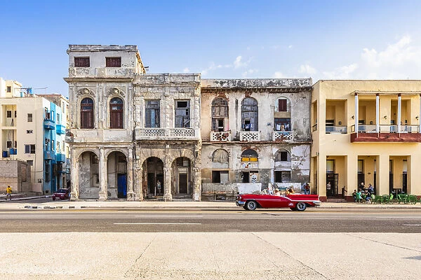 A classic car driving on the Malecon, La Habana Vieja (Old Town), Havana, Cuba