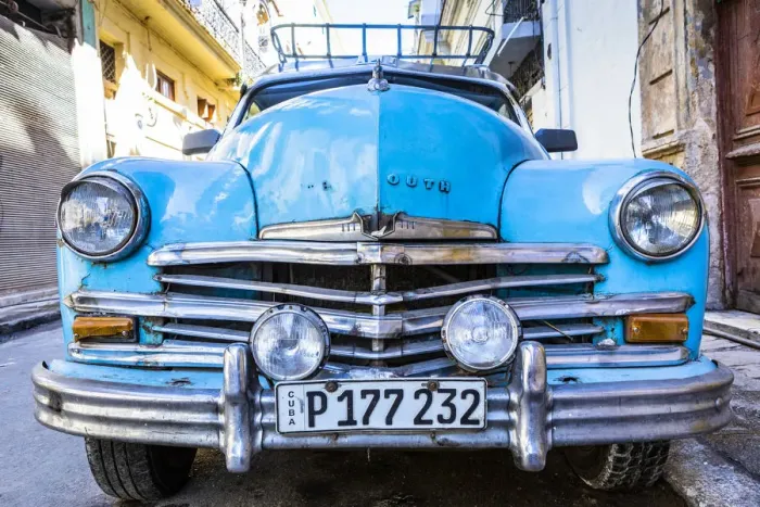 Framed Print : Classic car in La Habana Vieja (Old Town), Havana, Cuba Framed Print : Classic car in La Habana Vieja (Old Town), Havana, Cuba