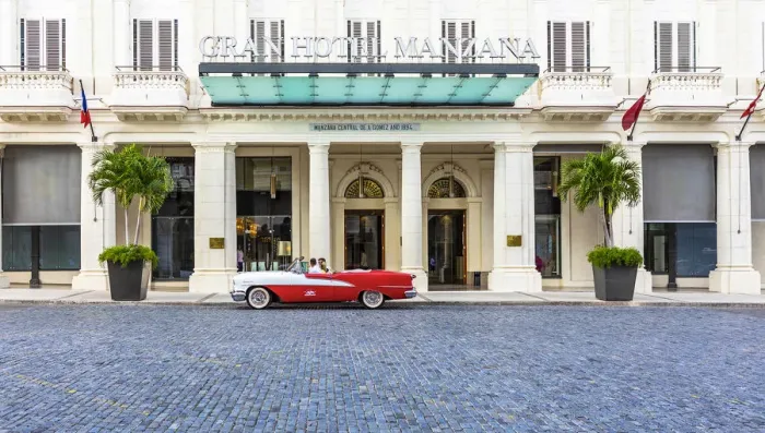 Framed Print : Classic car parked in front of the Grand Hotel Manzana in Centro Habana Province, Havana Framed Print : Classic car parked in front of the Grand Hotel Manzana in Centro Habana Province, Havana